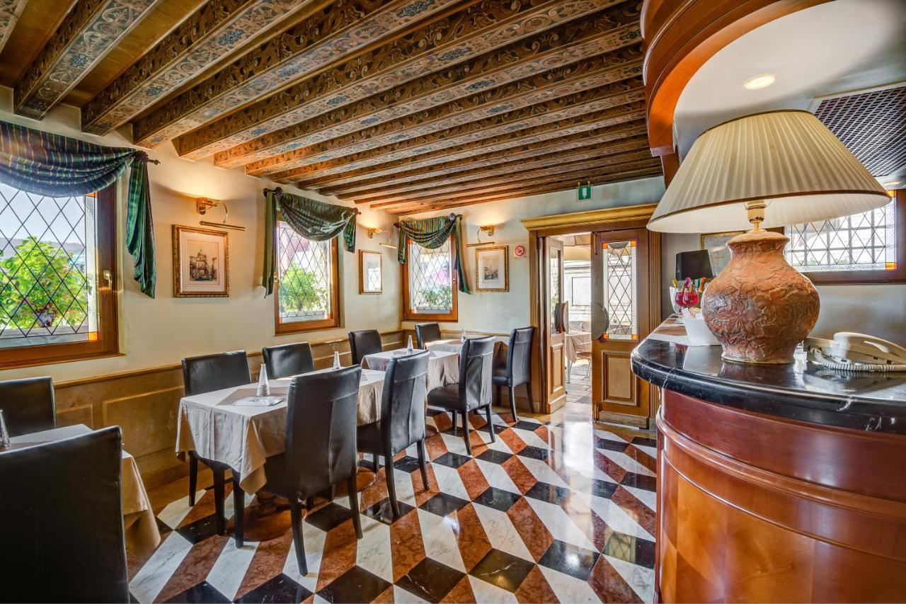 Hotel Antiche Figure Venice Exterior photo